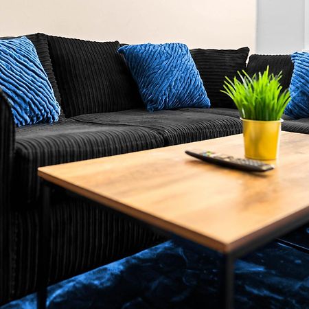 Two Bedroom Apartment - Single Beds - Accommodates 3 - Street Parking - Top Rated -Wbb West Bromwich Kültér fotó