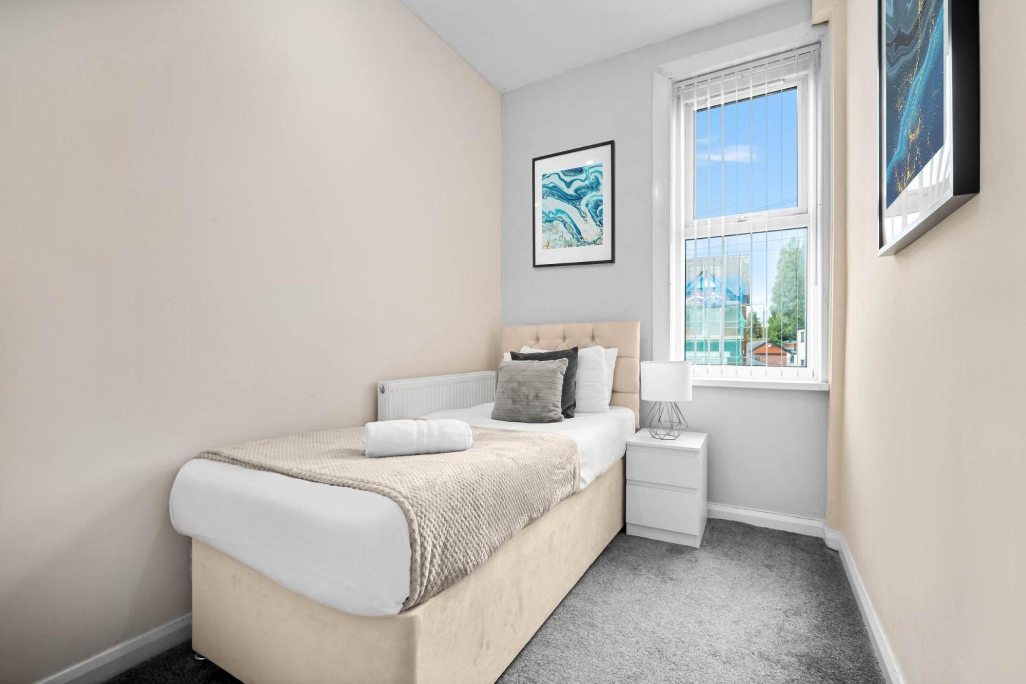 Two Bedroom Apartment - Single Beds - Accommodates 3 - Street Parking - Top Rated -Wbb West Bromwich Kültér fotó