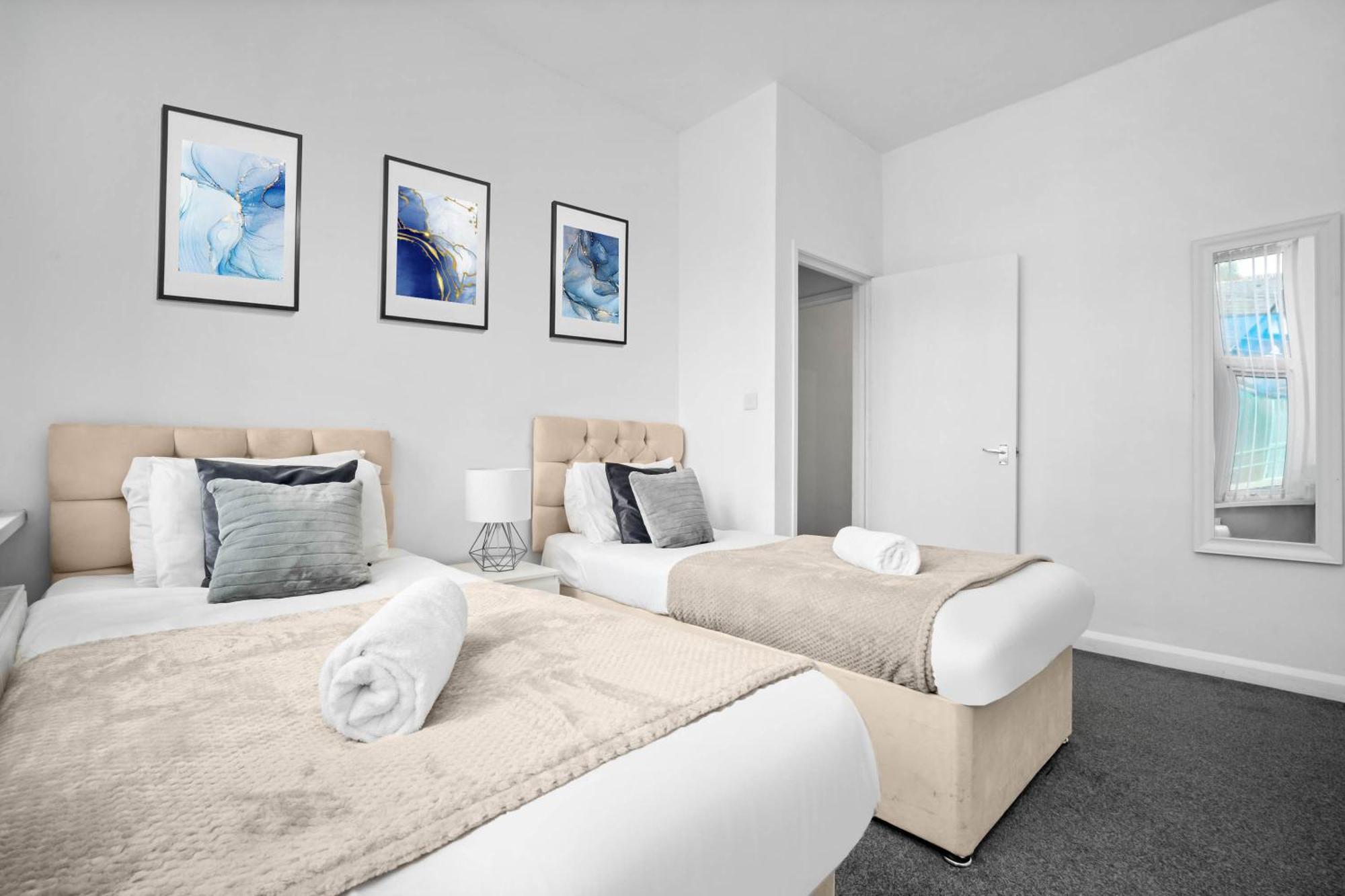 Two Bedroom Apartment - Single Beds - Accommodates 3 - Street Parking - Top Rated -Wbb West Bromwich Kültér fotó