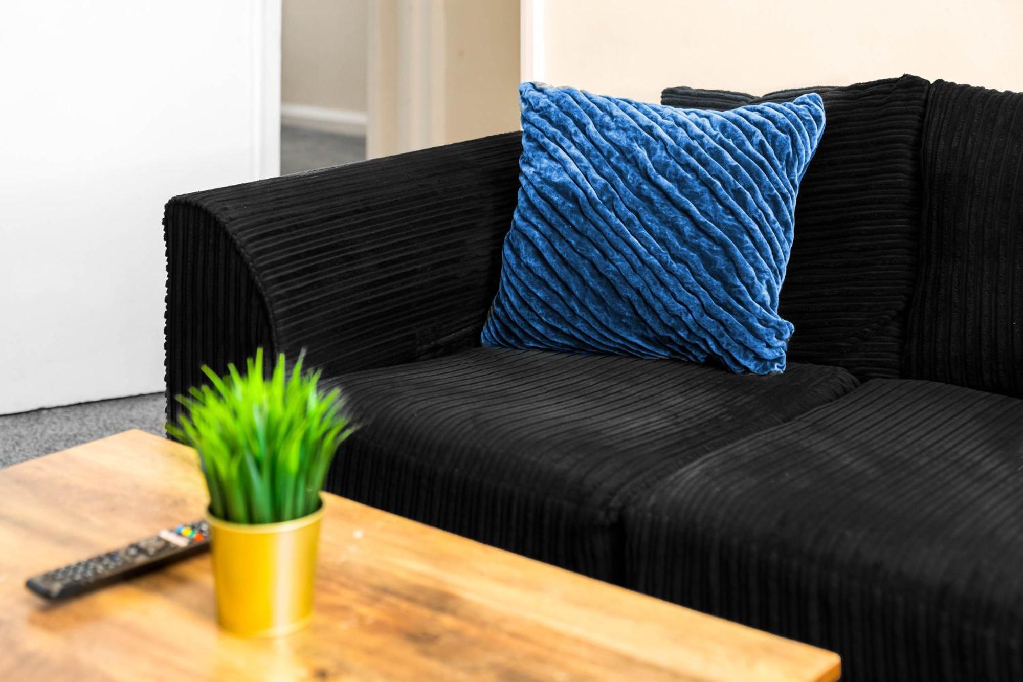 Two Bedroom Apartment - Single Beds - Accommodates 3 - Street Parking - Top Rated -Wbb West Bromwich Kültér fotó