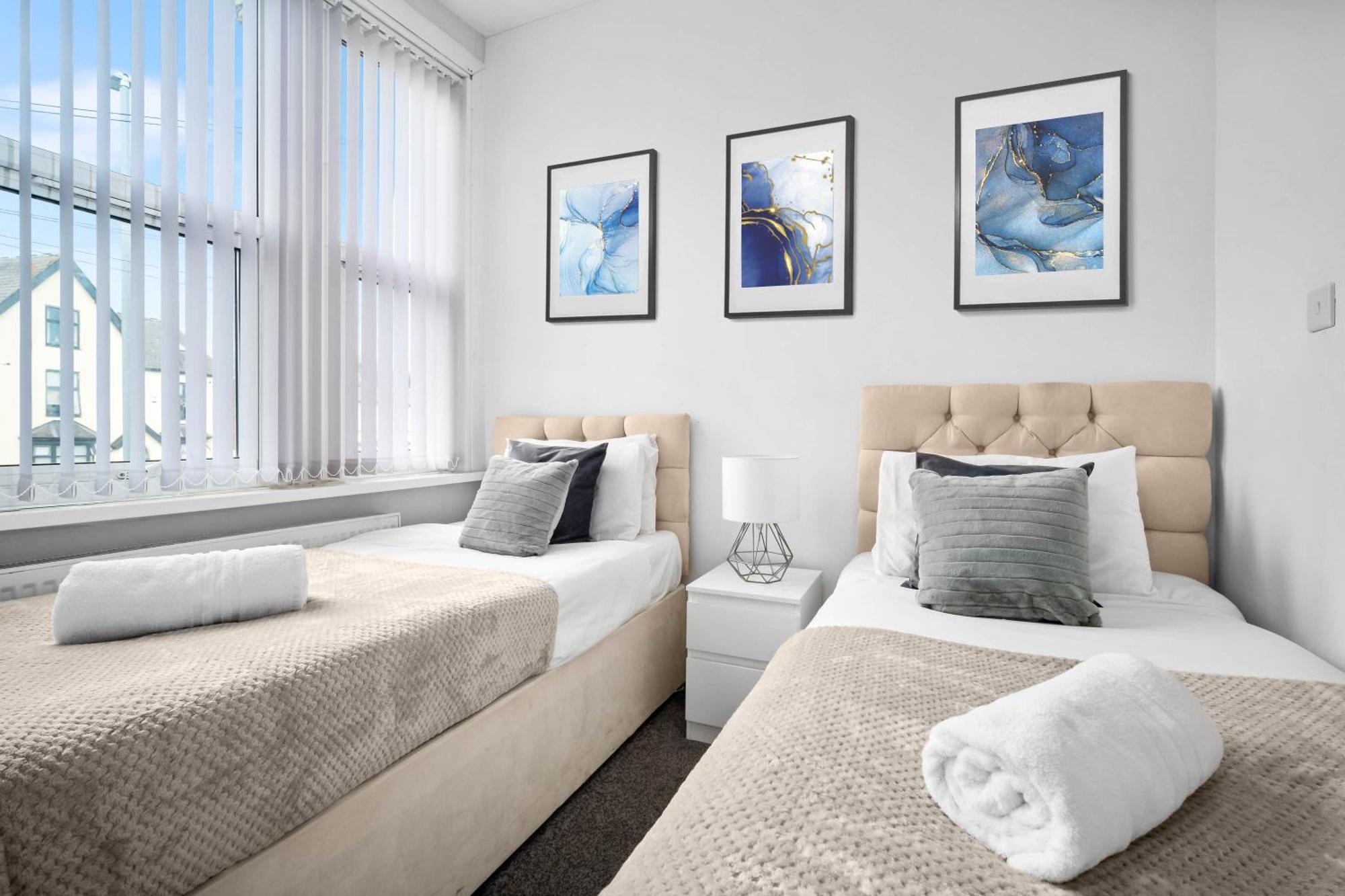 Two Bedroom Apartment - Single Beds - Accommodates 3 - Street Parking - Top Rated -Wbb West Bromwich Kültér fotó